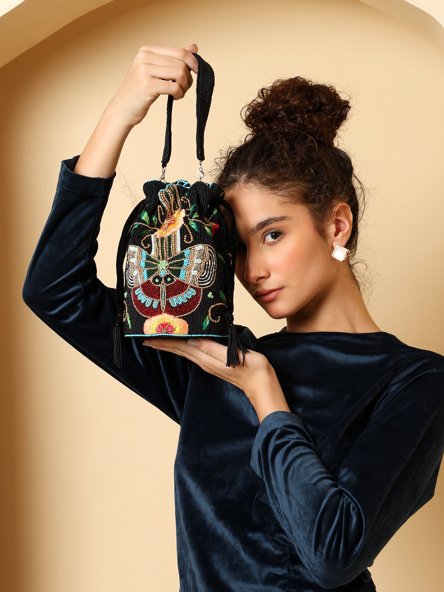 Parwana Black potli bag