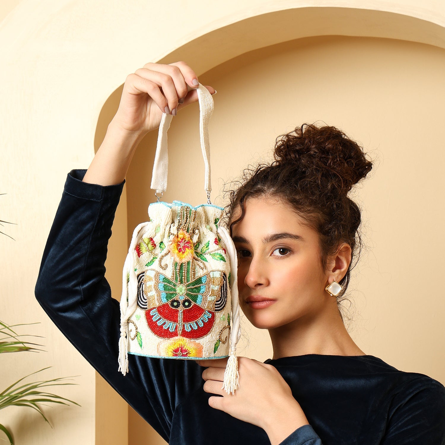 Parwana Black potli bag