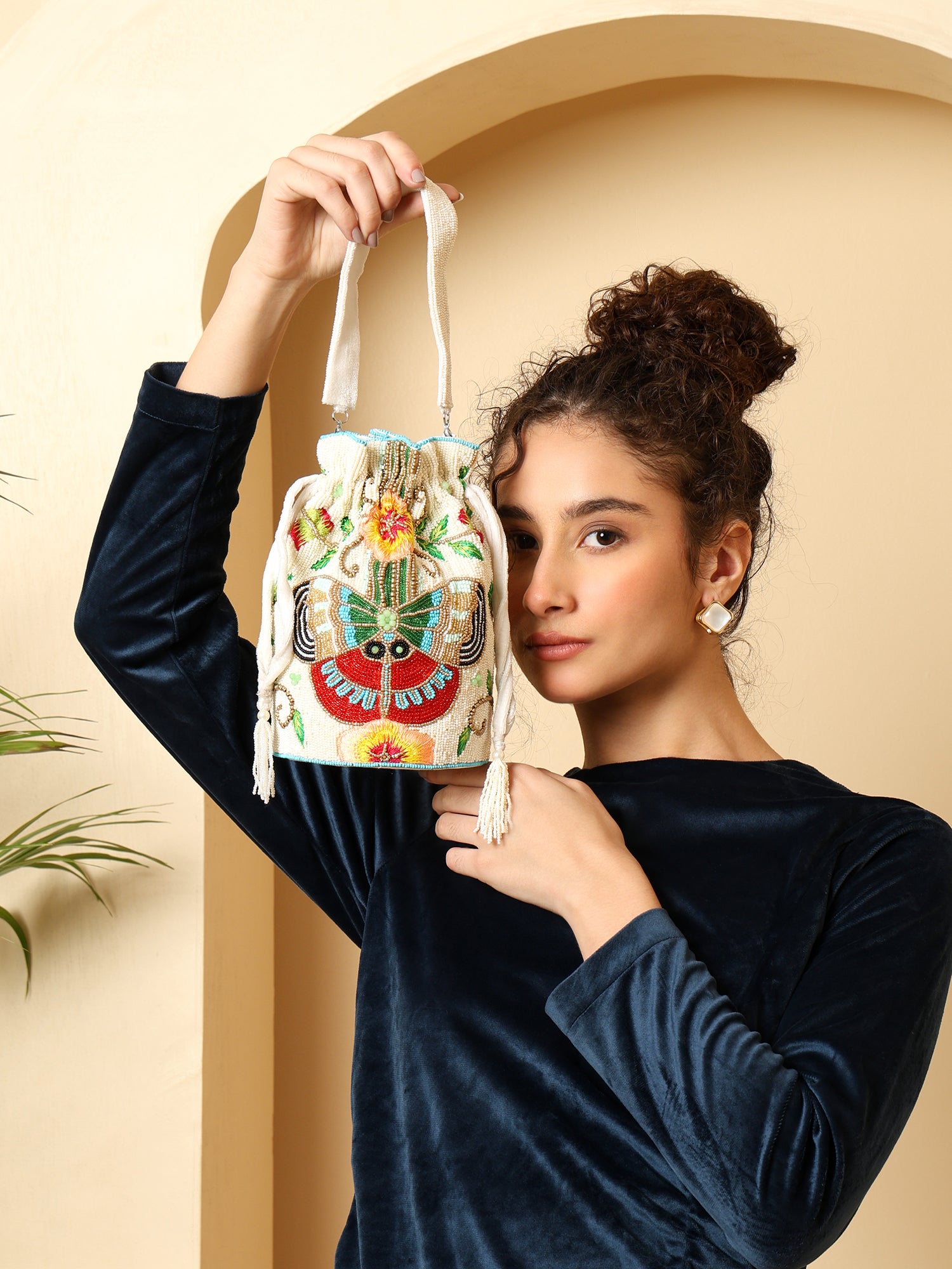 Parwana white potli bag