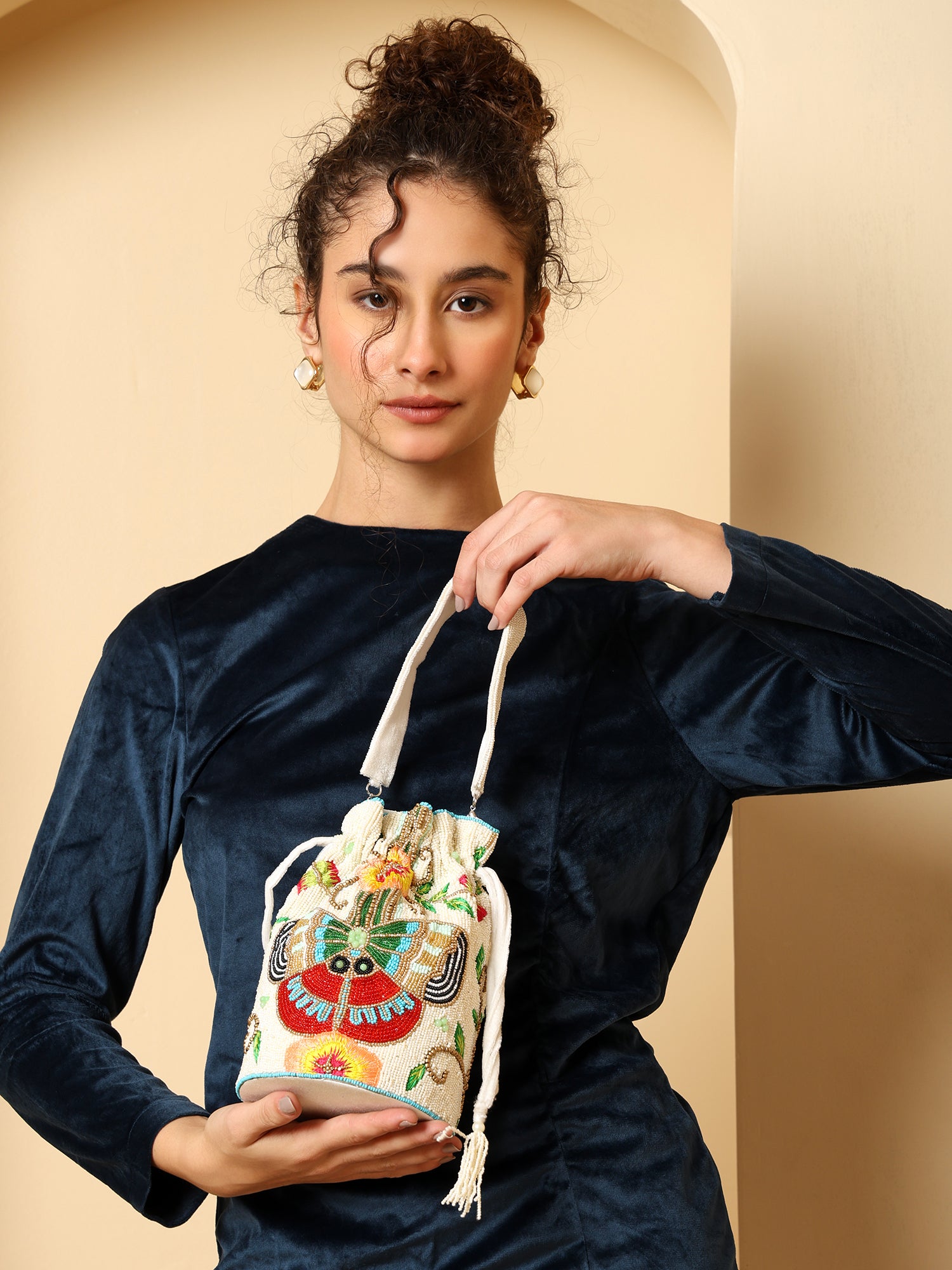 Parwana white potli bag