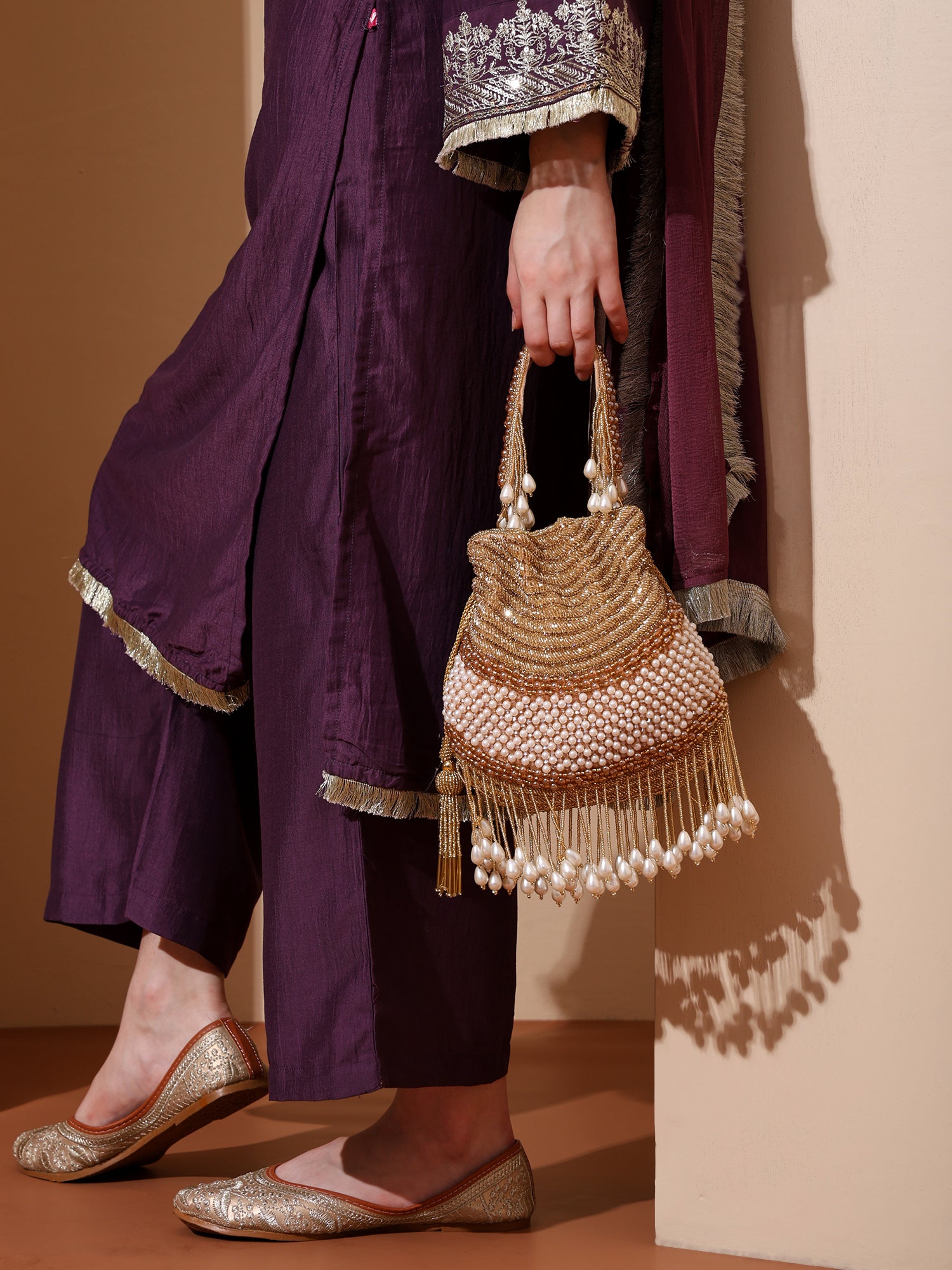 Zarmina Golden Cutdana potli