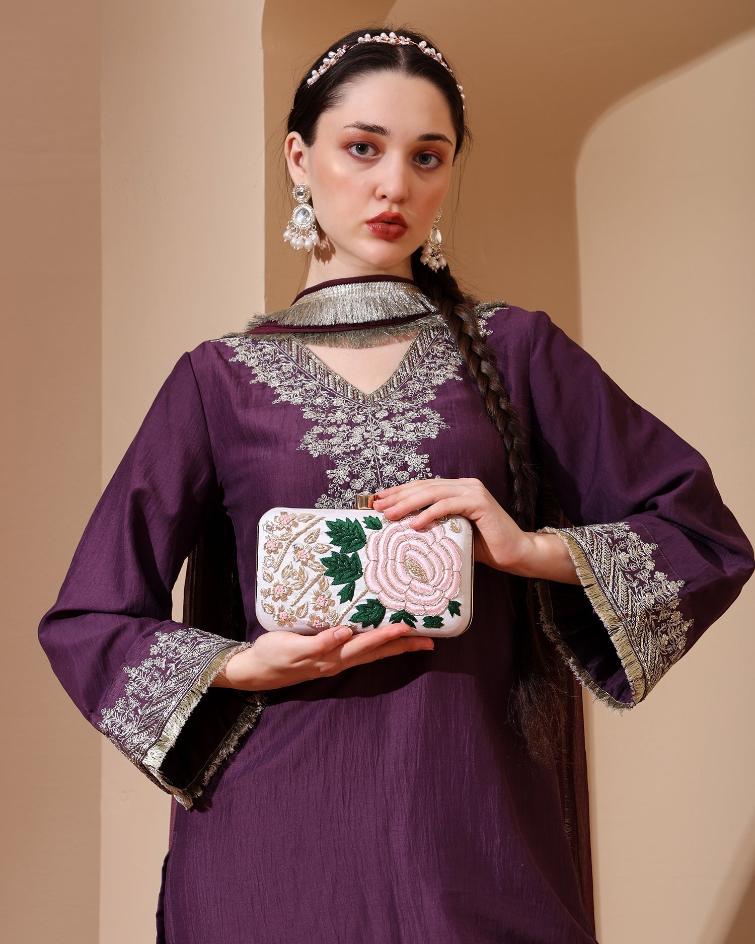 ROSETTE EMBROIDERED WHITE CLUTCH