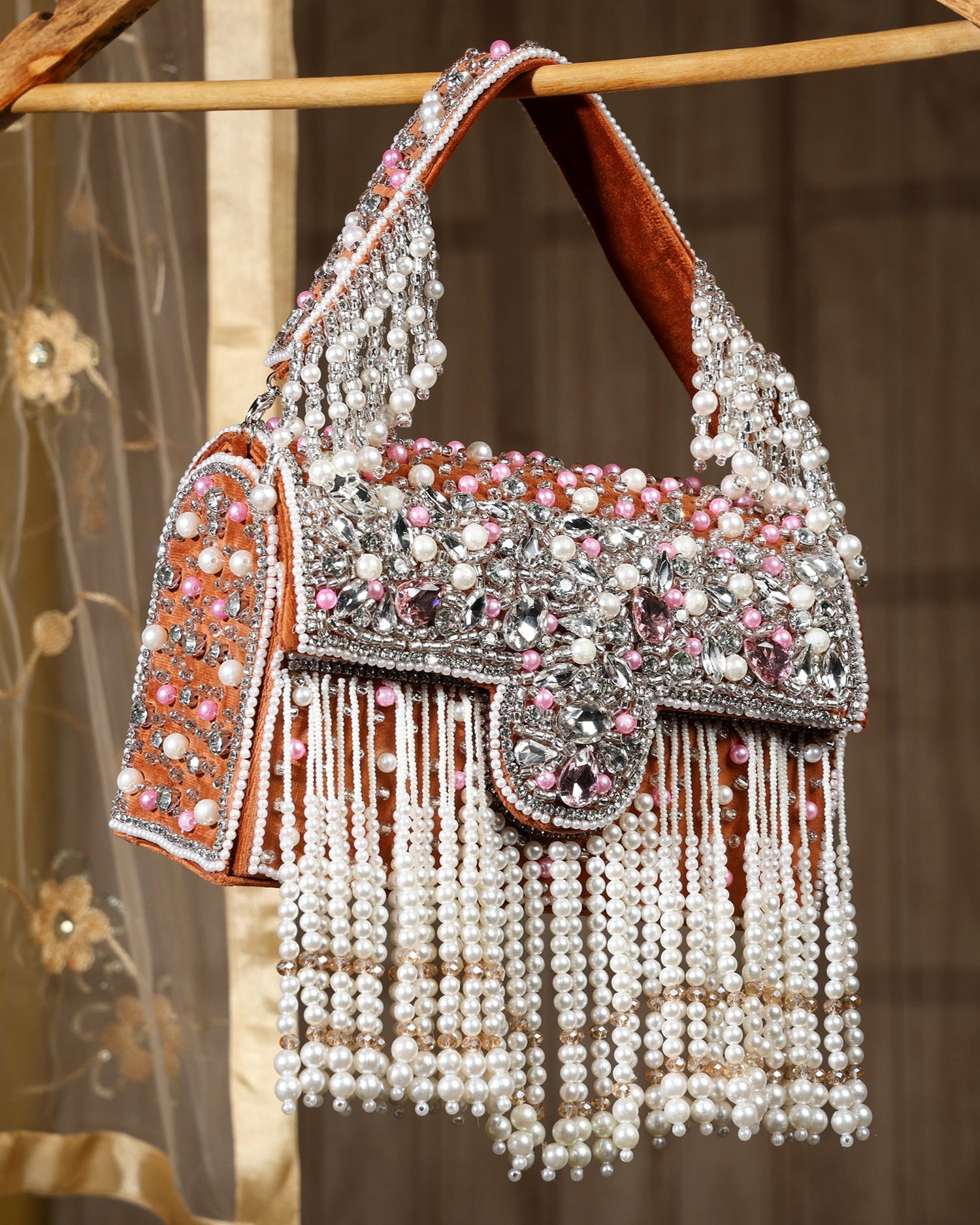 Mira white box clutch