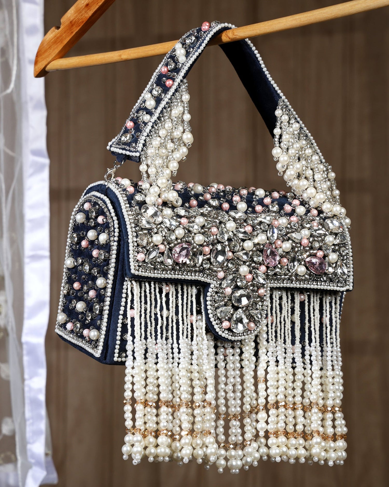 Mira white box clutch