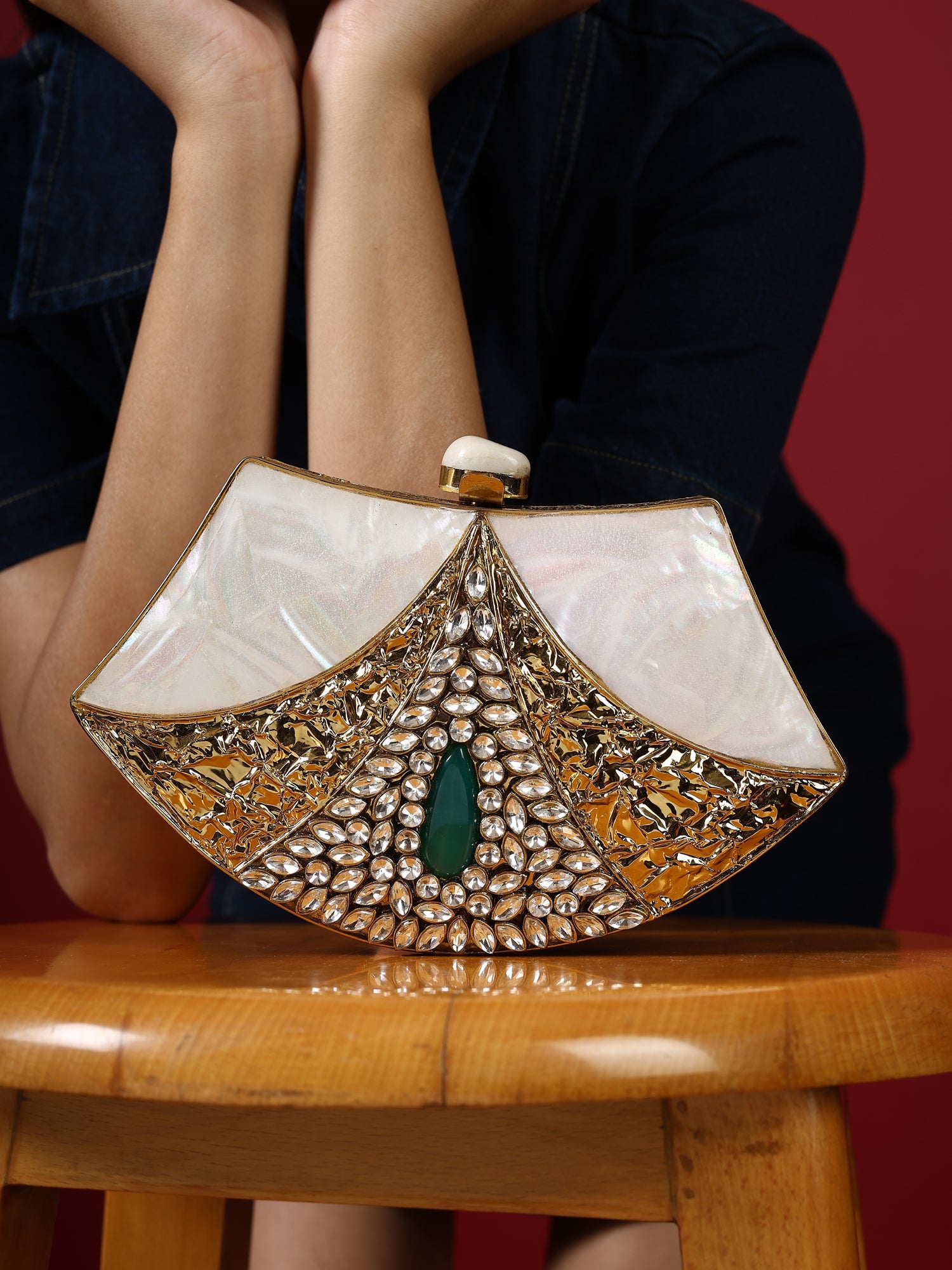 Riwaayat Golden Clutch