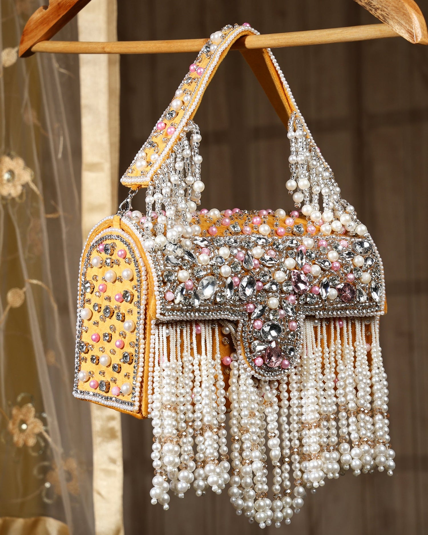 Mira white box clutch