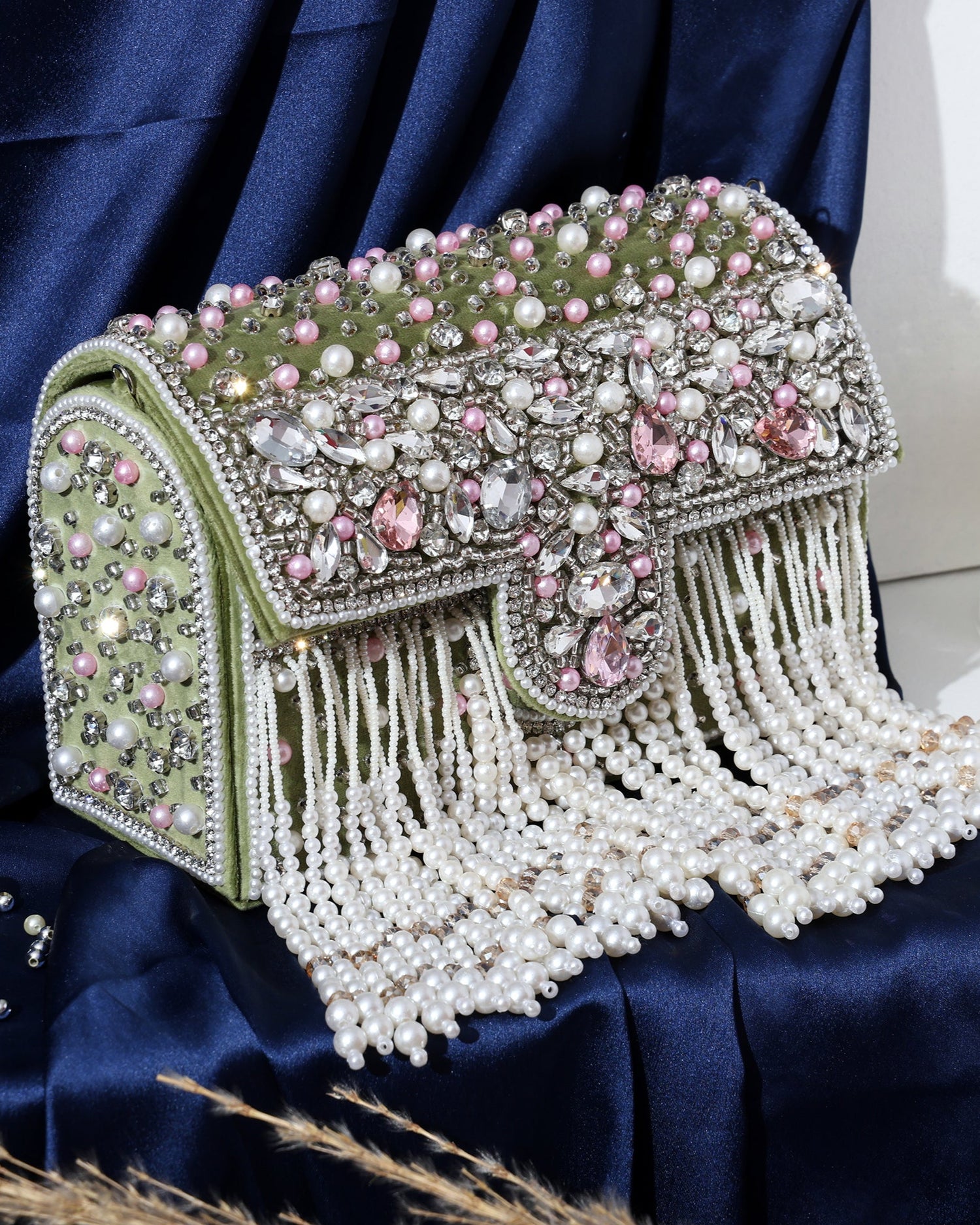 Mira white box clutch