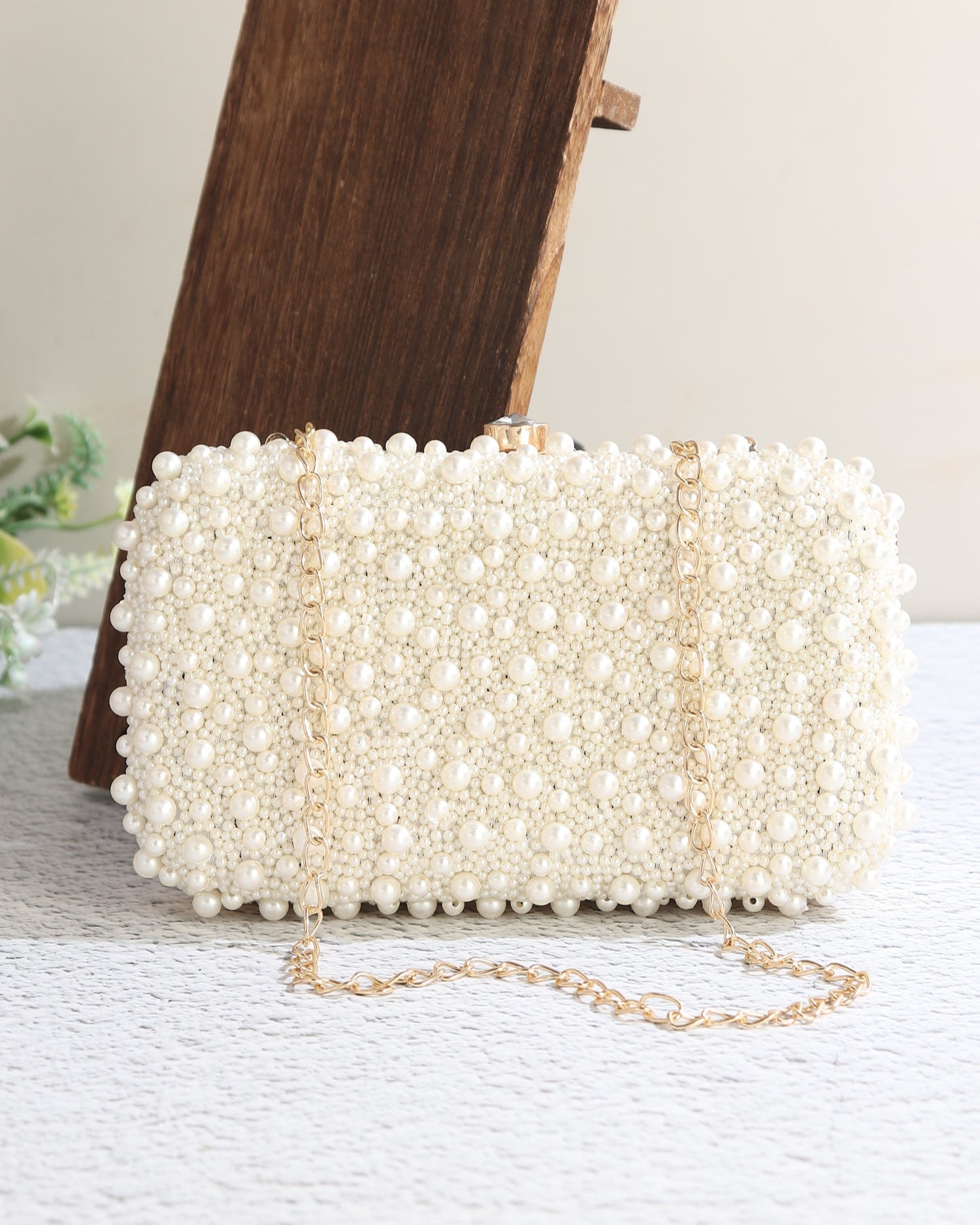 Swan Pearl Clutch