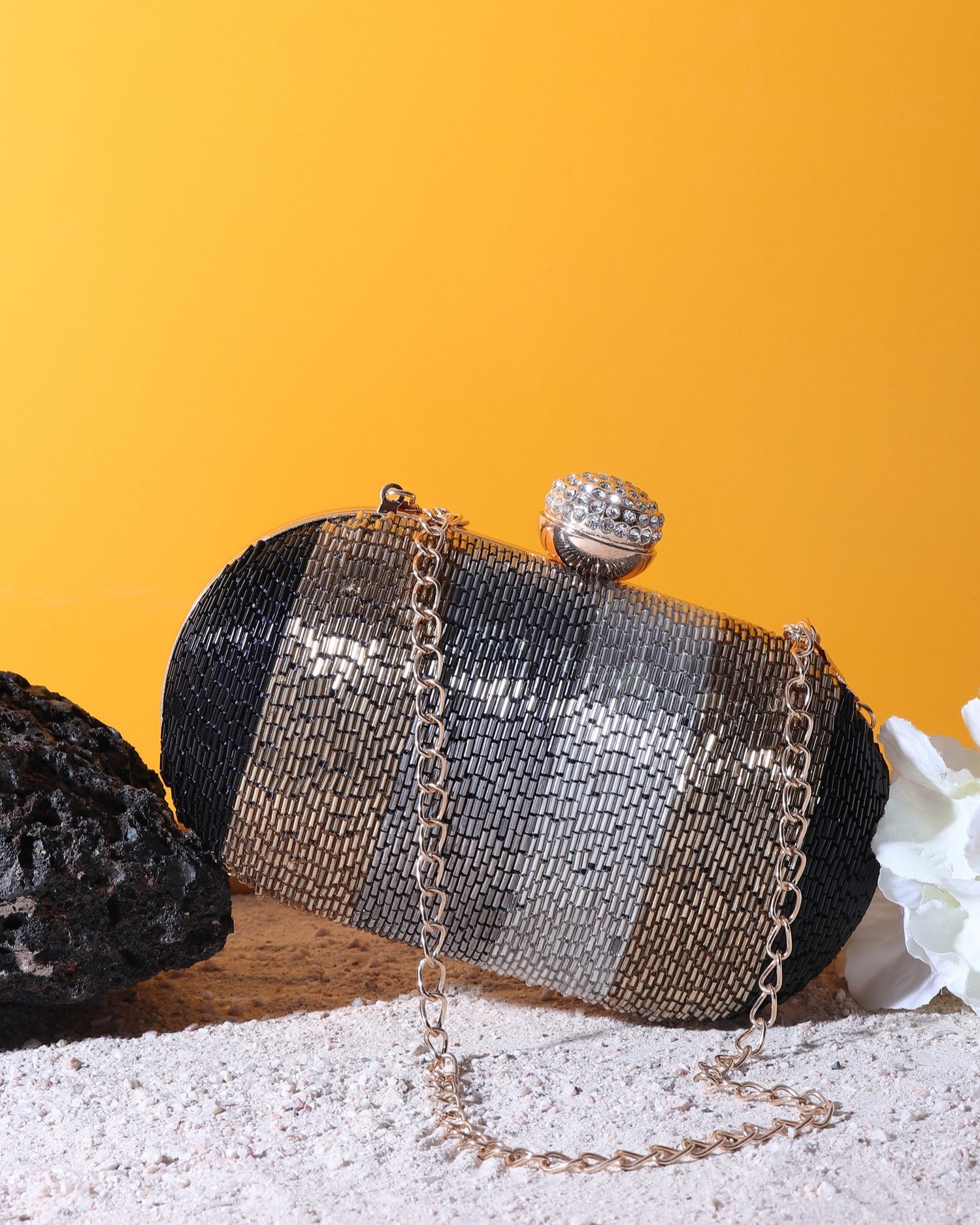 Nayab Oval Clutch